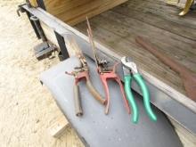 2 HAND PRUNNERS AND WIRE CUTTERS
