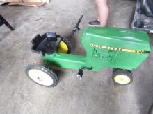 JOHN DEERE PEDAL TRACTOR
