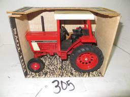 IH 886 w/Safety Frame, Ertl
