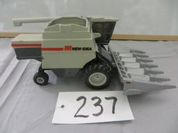 NI 800C combine w/ 846N 6 row corn head
