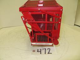 Loyd custom	International 622 cotton picker