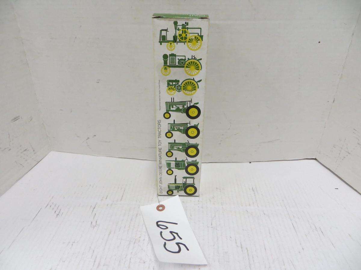 Ertl	set of 8 JD minature toy tractor