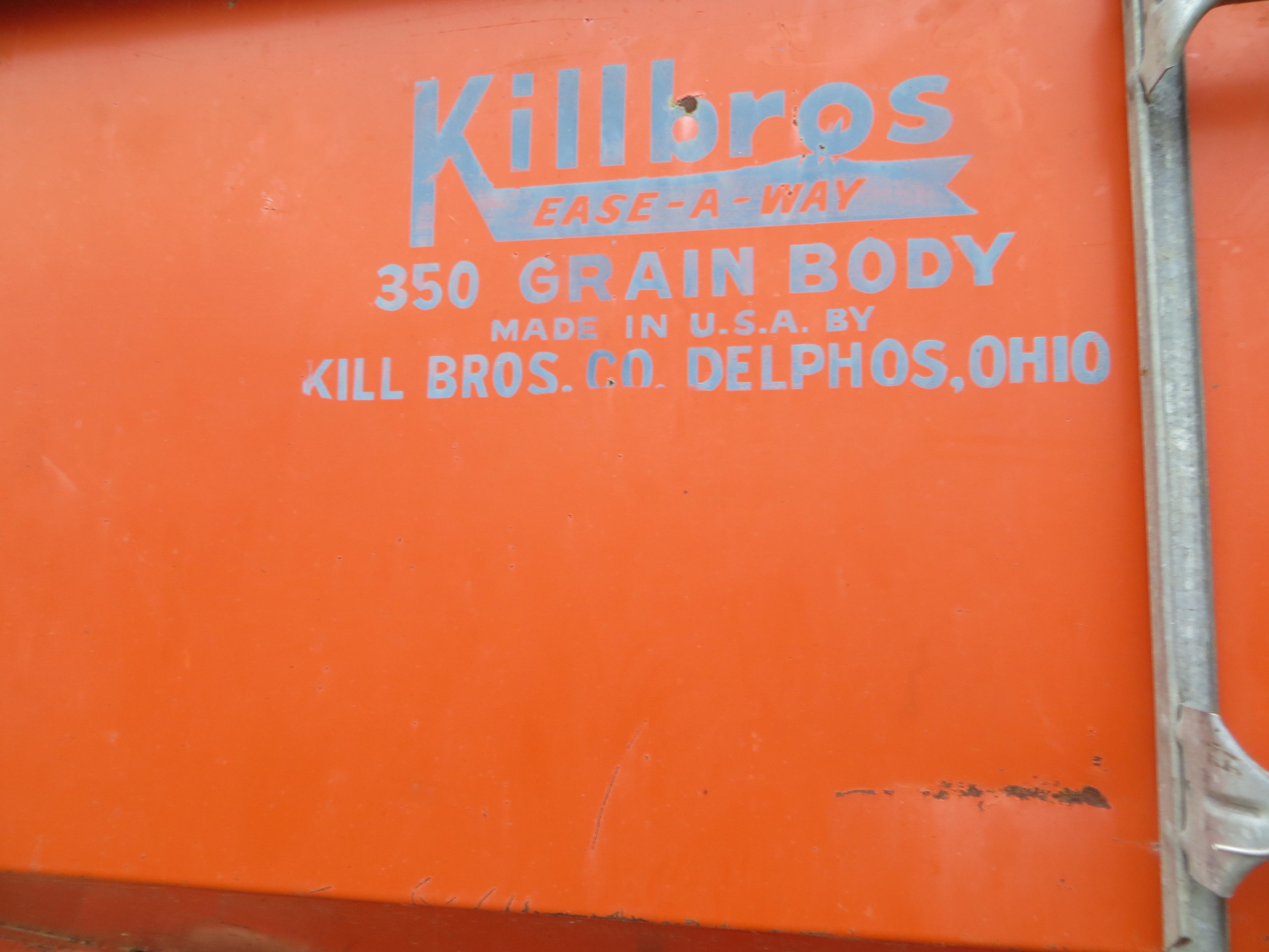 Killbros 350 bushel wagon w/extendable tongue, rocking booster
