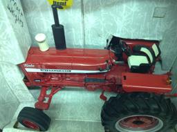 IH 1256 custom w/weights, air cleaner and more