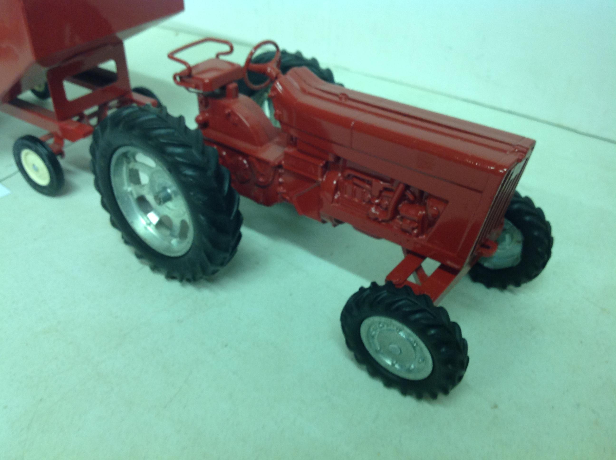 Tru-Scale tractor & Gravity Box