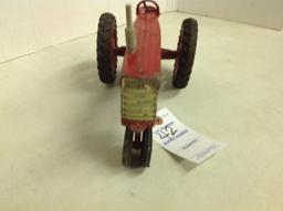 Farmall 560 w/nf and no fenders, played w/condition