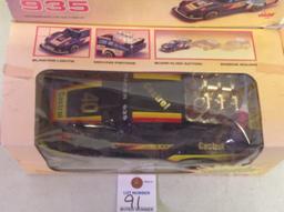 Racer 935 Castrol, battery operated, blinking lights, moving pistons, bump