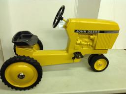 John Deere Industrial pedal tractor, Ertl, Grea condition