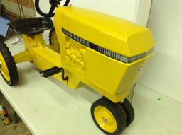 John Deere Industrial pedal tractor, Ertl, Grea condition
