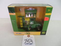 John Deere 1958 95 combine w/both heads