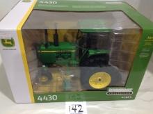 John Deere 4430, Prestige Collection mint