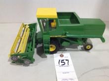 John Deere 6600 combine w/grain head