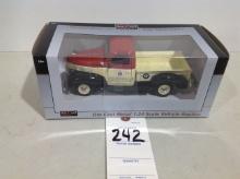 1941 Plymouth Pickup Truck "Farmall International", 1/24 scale