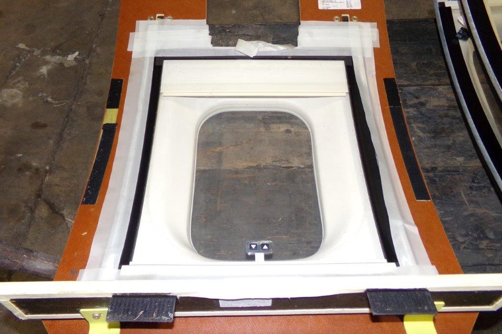 GLOBAL 5000 ELECTRIC WINDOW SHADES (4) B3TA-BA-A02-AG-B, (1) B4BA-BA-A02-AG-B