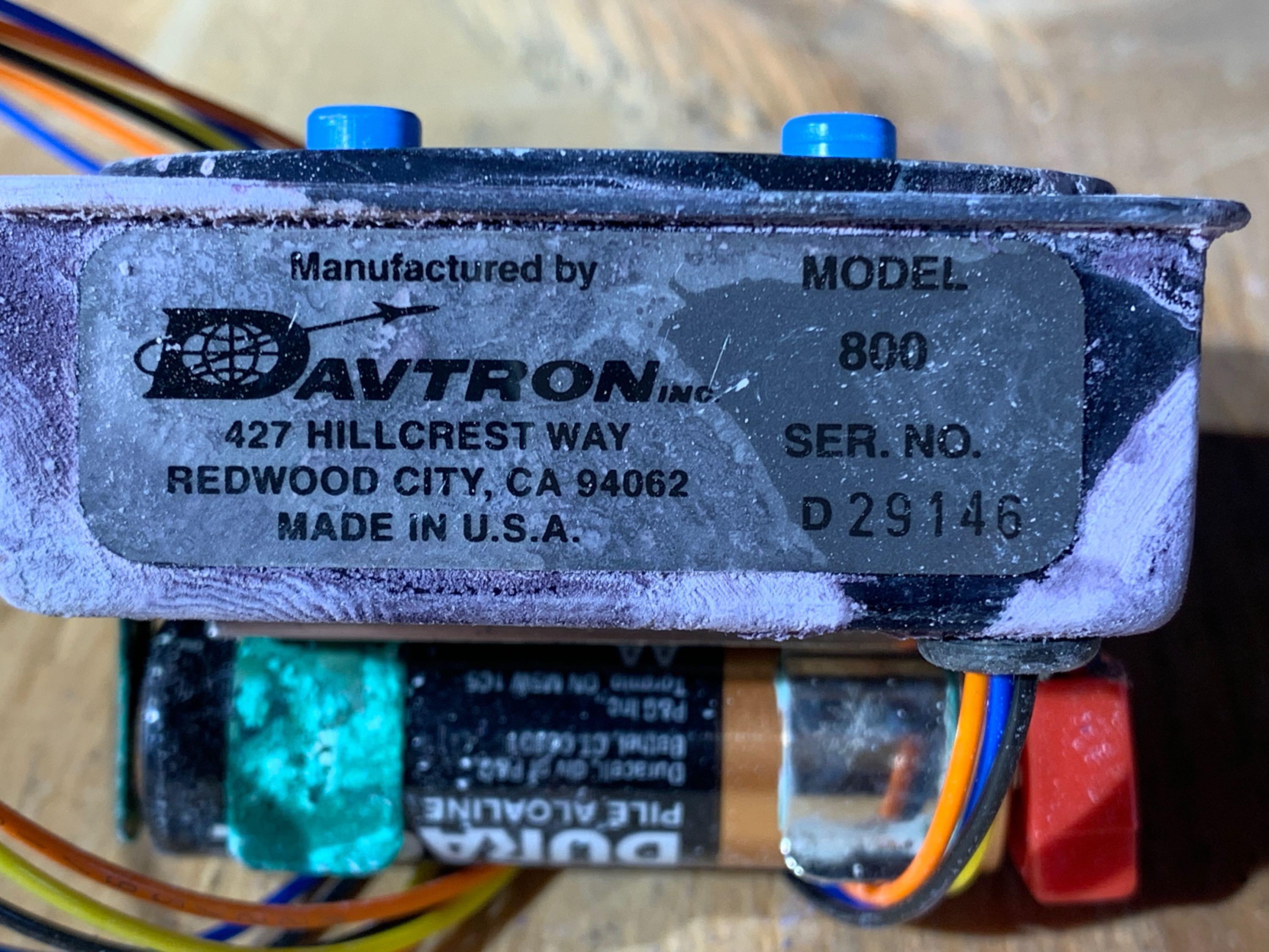 CLOCKS (1) AT420100 (NEW), (1) LC-2 (TESTED), (1) M800-28V-BAT (NEEDS REPAIR)