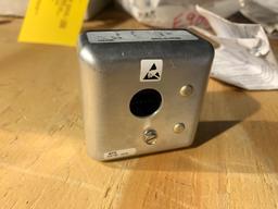 CLOCKS (1) AT420100 (NEW), (1) LC-2 (TESTED), (1) M800-28V-BAT (NEEDS REPAIR)