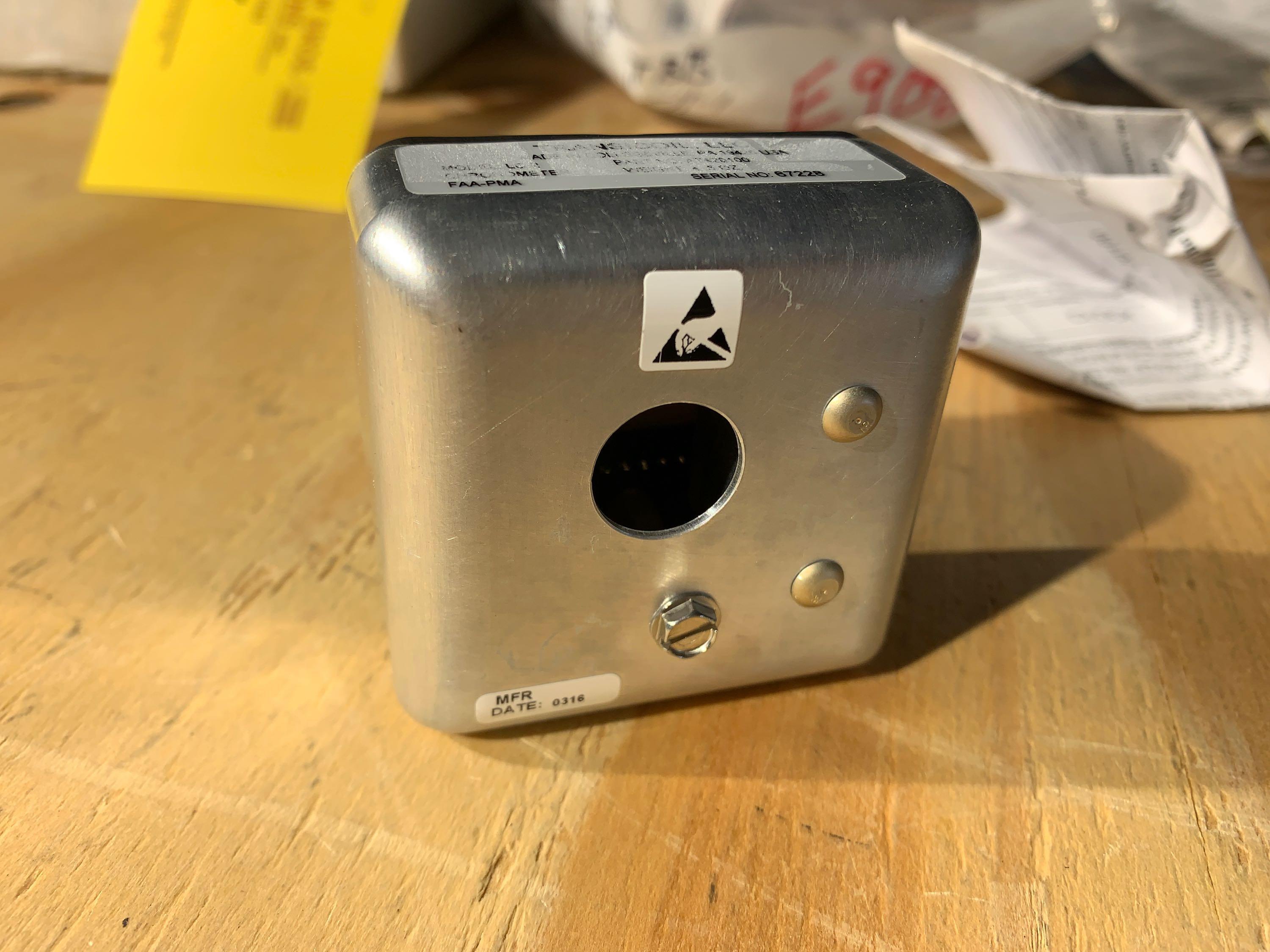 CLOCKS (1) AT420100 (NEW), (1) LC-2 (TESTED), (1) M800-28V-BAT (NEEDS REPAIR)