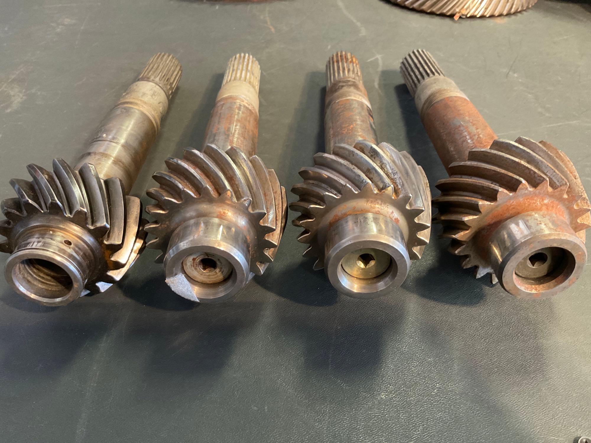 BOXES OF 500 TRANSMISSION GEARS