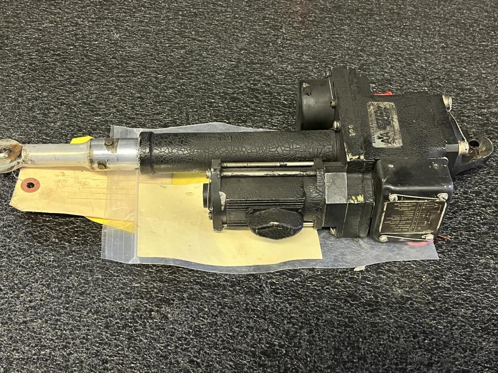 A300 LINEAR ACTUATORS & RODS (8) 2021272-1, (2) E1AM0, (1) E3AMO, (1) E4BM0