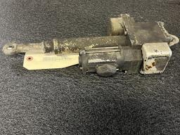 A300 LINEAR ACTUATORS & RODS (8) 2021272-1, (2) E1AM0, (1) E3AMO, (1) E4BM0
