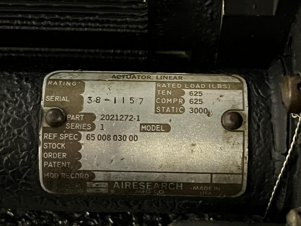 A300 LINEAR ACTUATORS & RODS (8) 2021272-1, (2) E1AM0, (1) E3AMO, (1) E4BM0