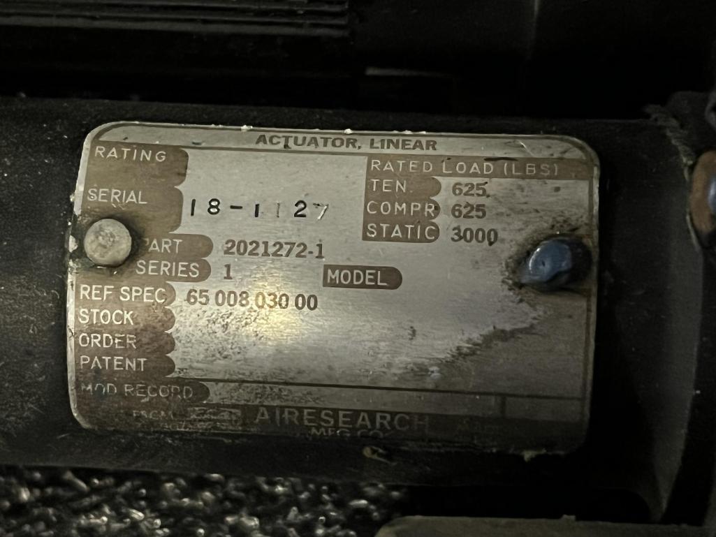 A300 LINEAR ACTUATORS & RODS (8) 2021272-1, (2) E1AM0, (1) E3AMO, (1) E4BM0