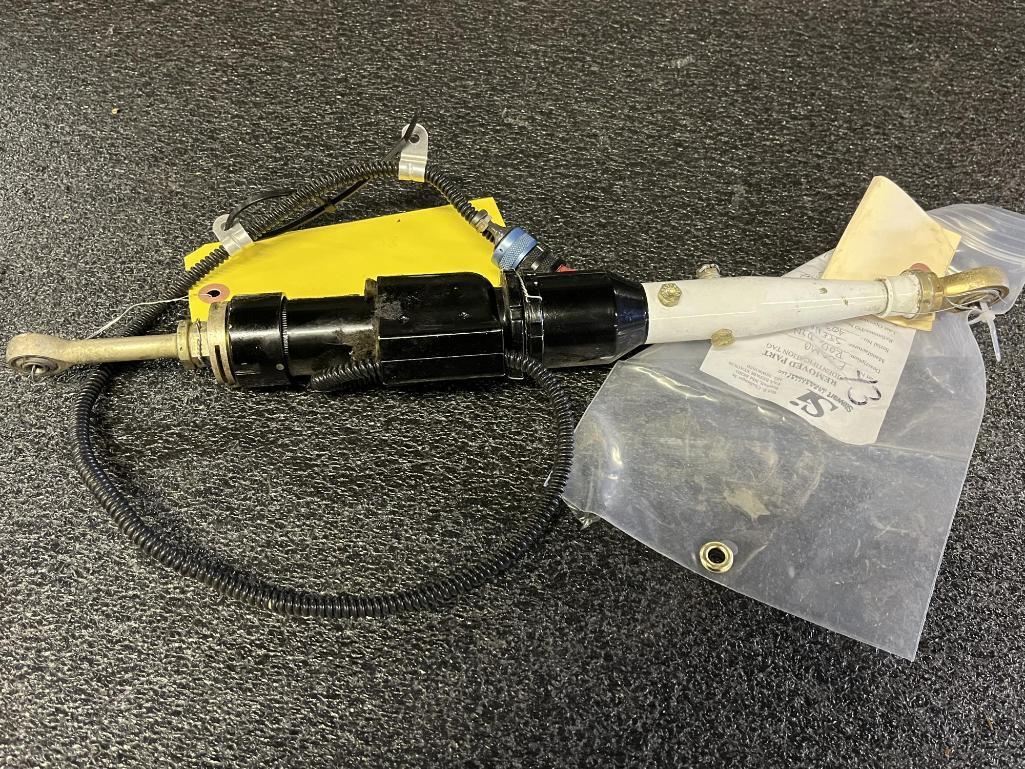 A300 LINEAR ACTUATORS & RODS (8) 2021272-1, (2) E1AM0, (1) E3AMO, (1) E4BM0