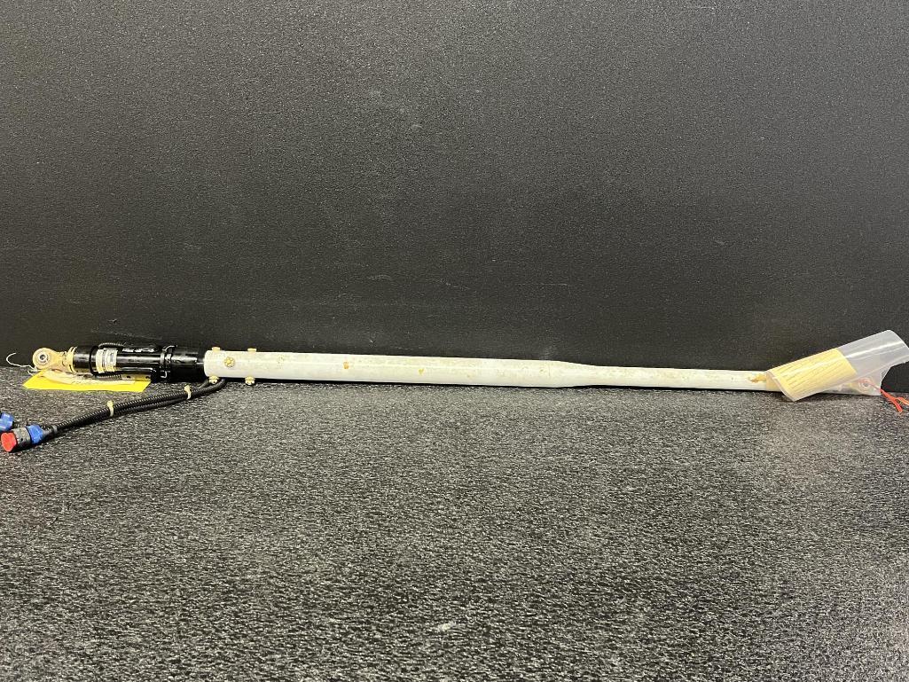 A300 LINEAR ACTUATORS & RODS (8) 2021272-1, (2) E1AM0, (1) E3AMO, (1) E4BM0
