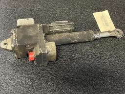 A300 LINEAR ACTUATORS & RODS (8) 2021272-1, (2) E1AM0, (1) E3AMO, (1) E4BM0