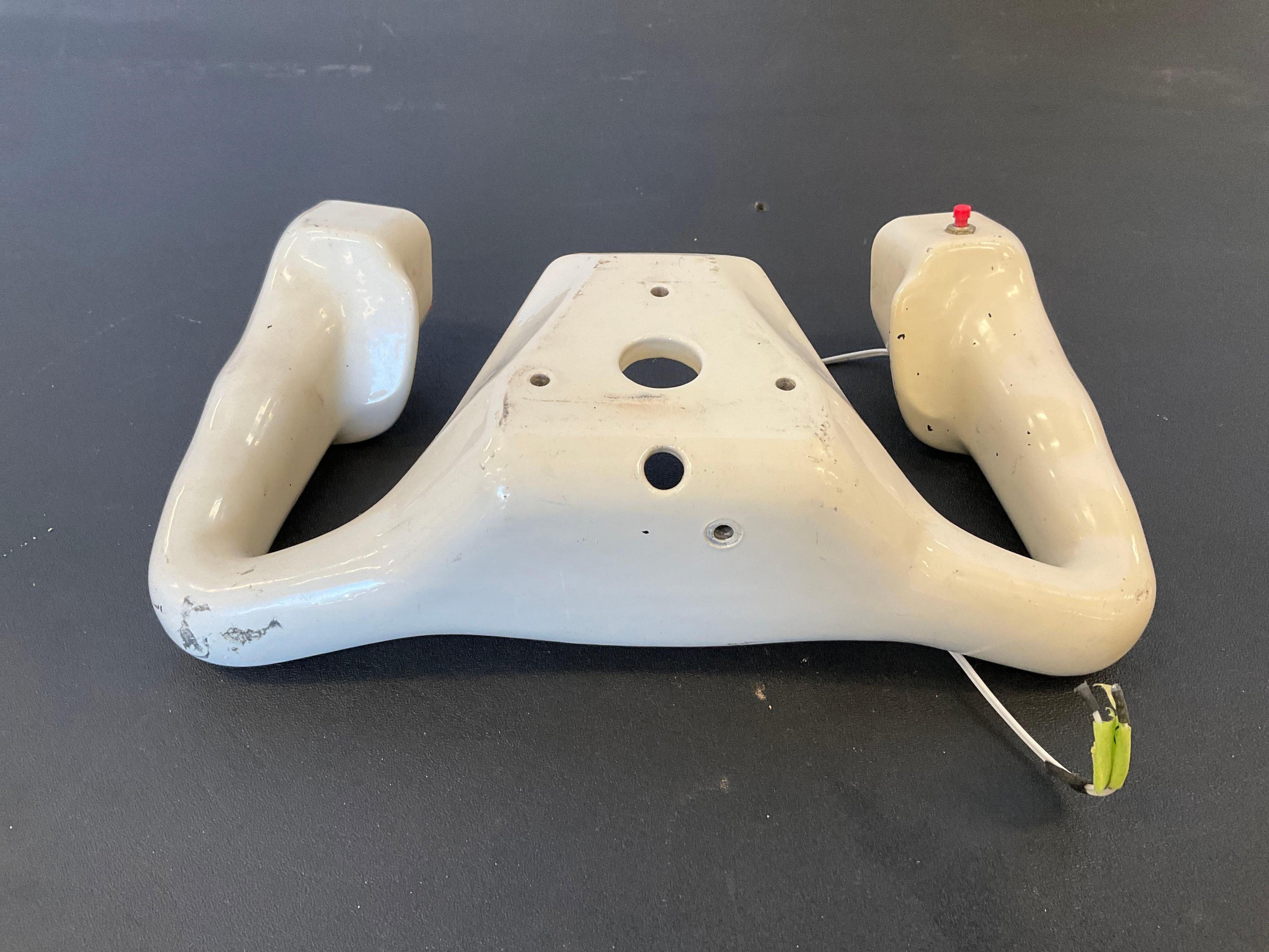 BEECHCRAFT RAMS HORN CONTROL YOKES