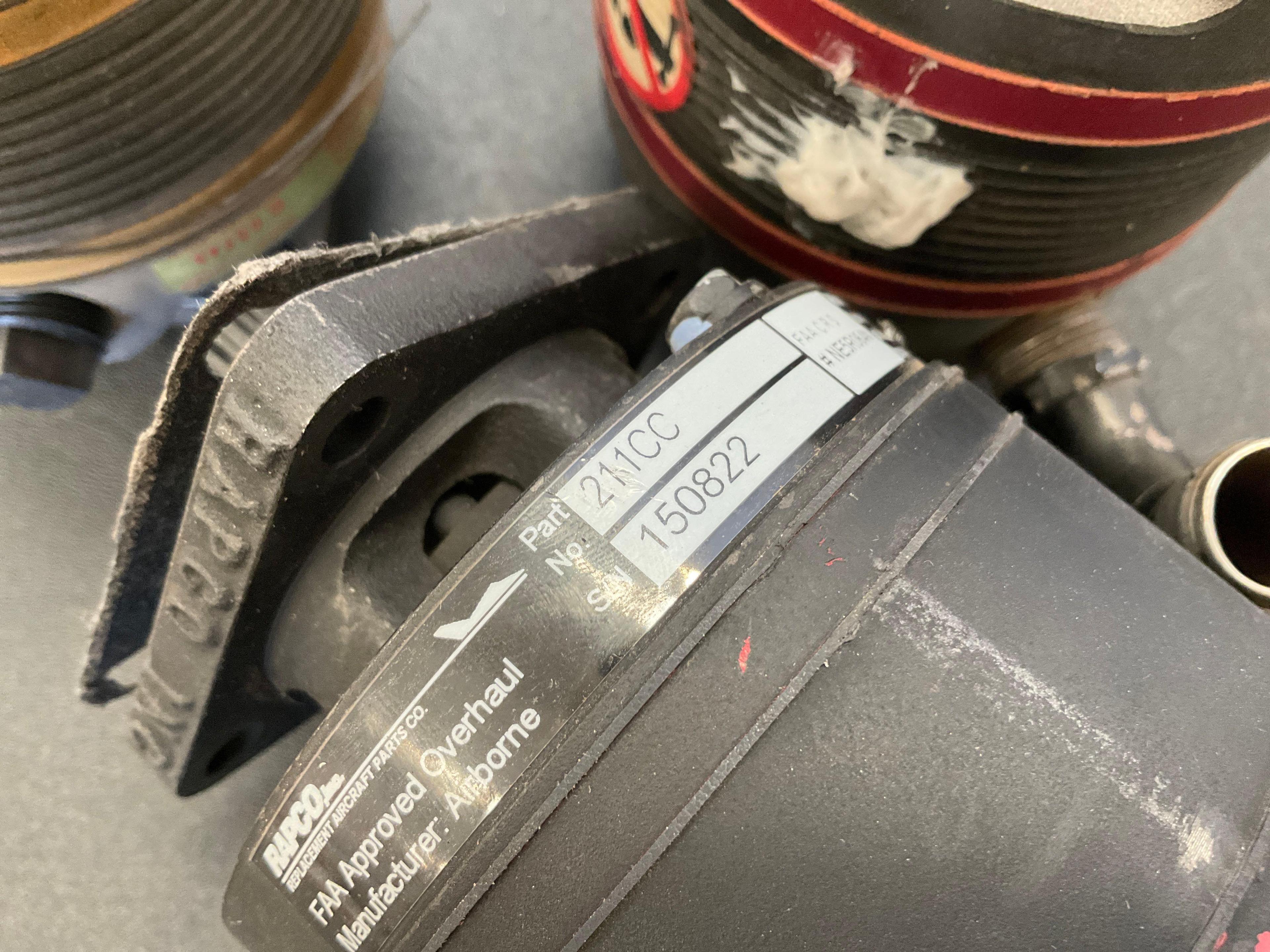(LOT) TACH GENERATOR 25140 & CORE VACUUM PUMPS