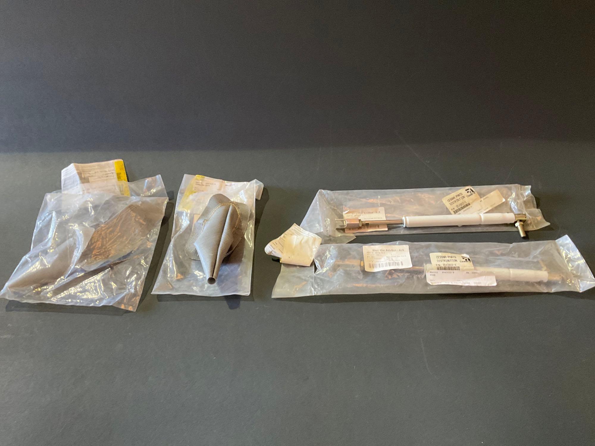 NEW CESSNA 172 STEERING RODS 0543022-3 & -4 AND BOOTS 0543015-6 & 0413304-3