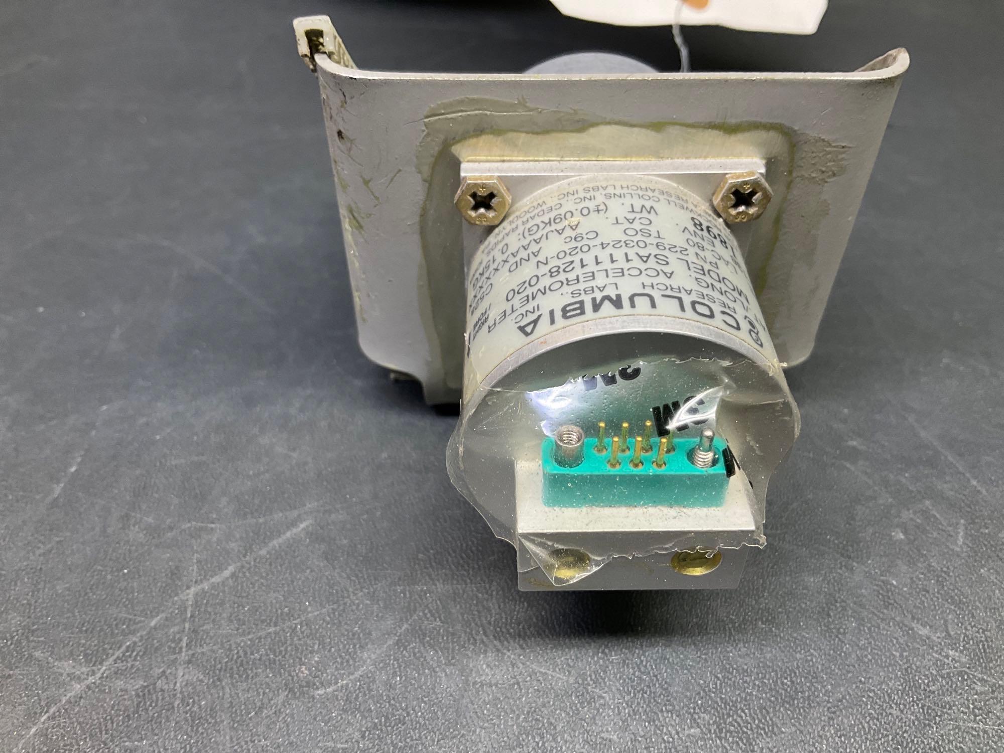 KING KRG-332 RATE GYRO 060-0033-00 & COLUMBIA ACCELEROMETER 229-0324-020-N