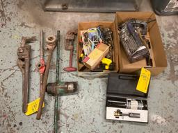 (LOT) SOLDERING GUN, PIPE WRENCH, PIPE THREADER & SPECIALTY TOOLS