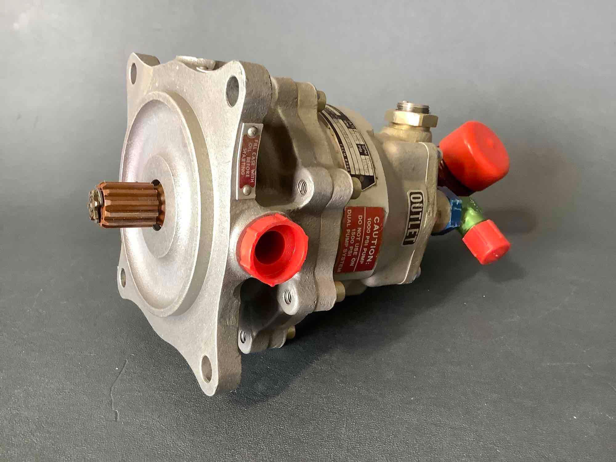 VICKERS PV3-044-8A HYDRAULIC PUMP (APPEARS NEW/REPAIRED BUT NO PAPERWORK)