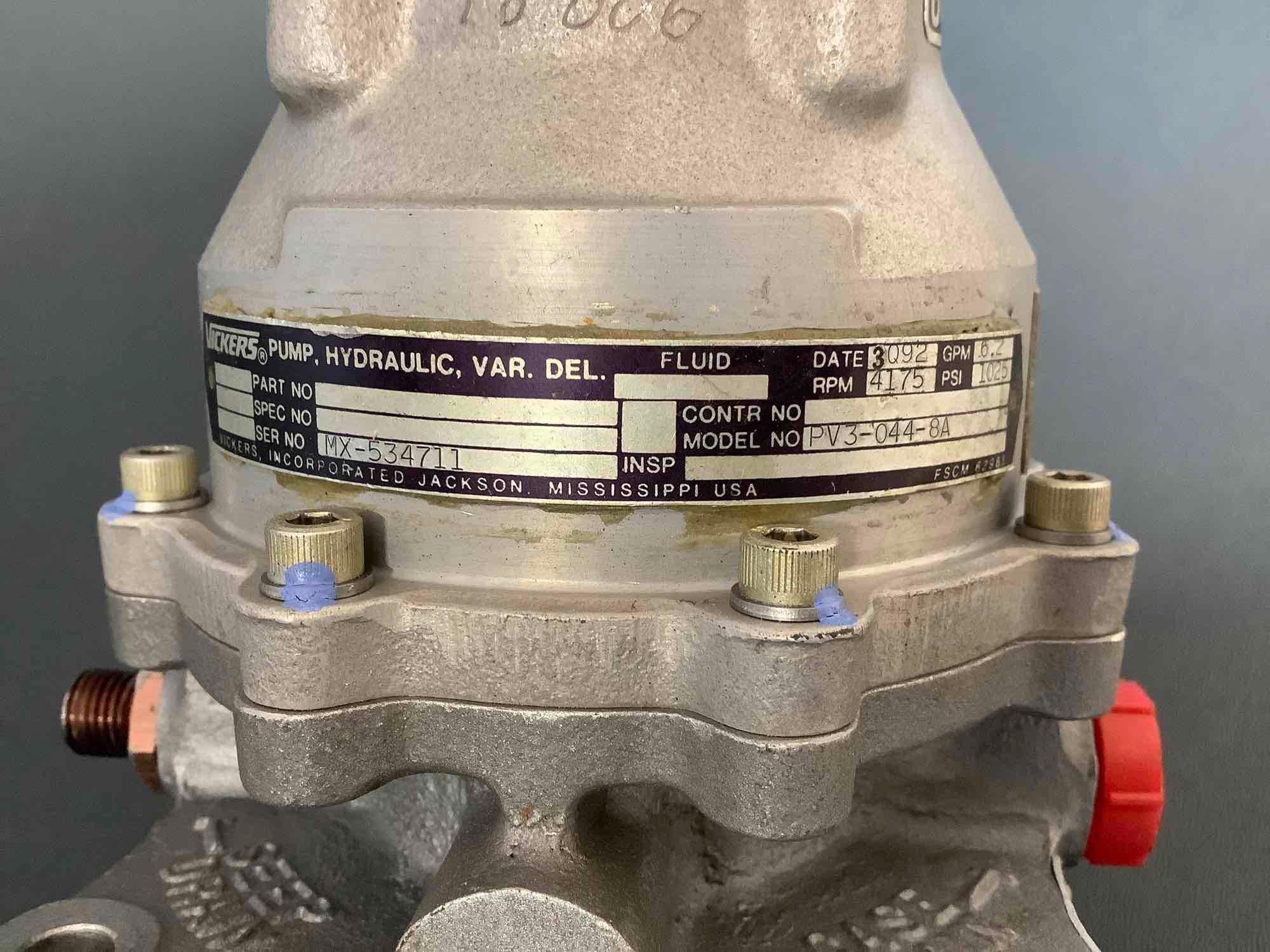 VICKERS PV3-044-8A HYDRAULIC PUMP (APPEARS NEW/REPAIRED BUT NO PAPERWORK)