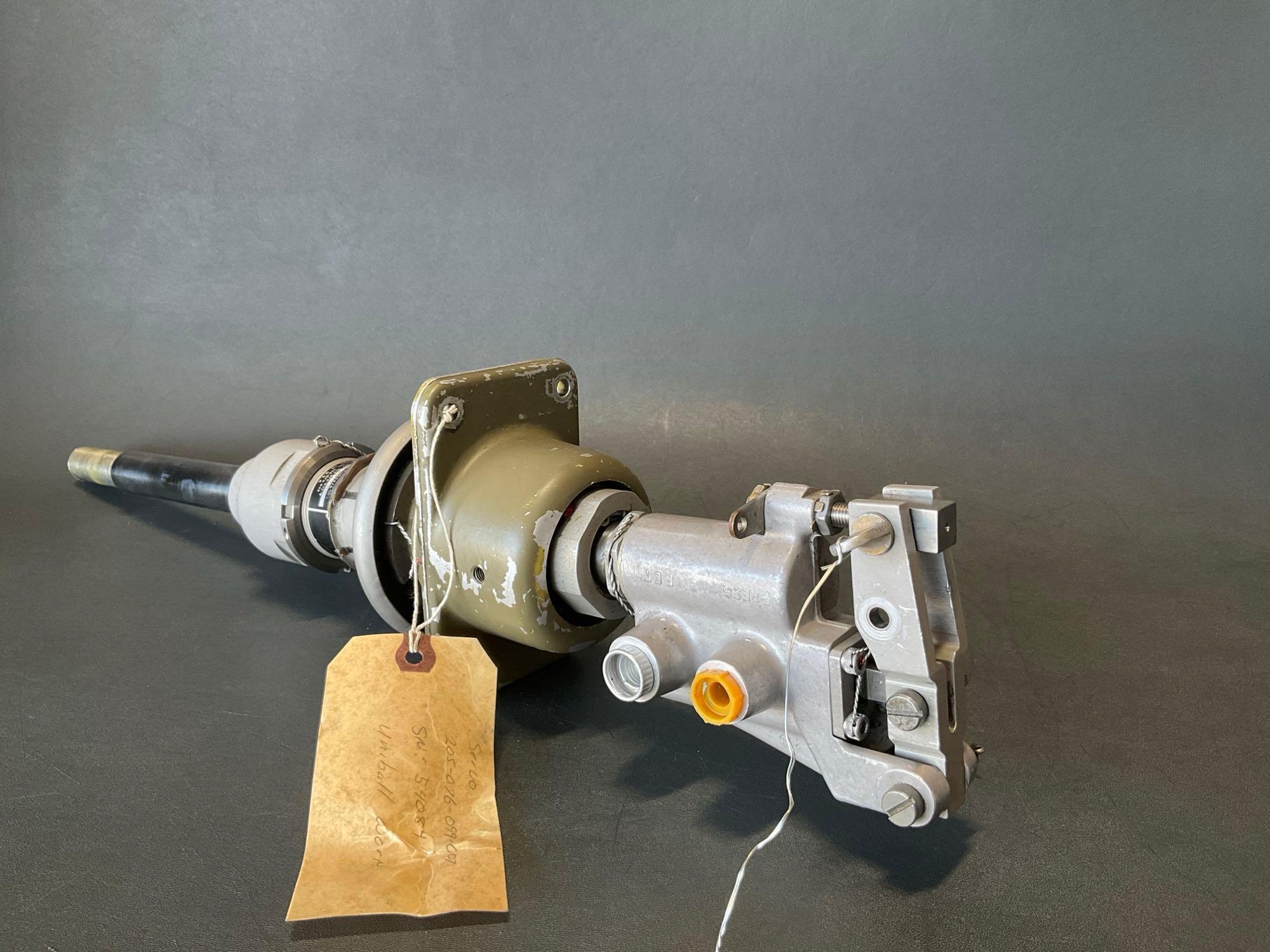 UH-1 HYDRAULIC SERVO'S 204-076-052-9 WITH UNIBALL 205-076-099-007