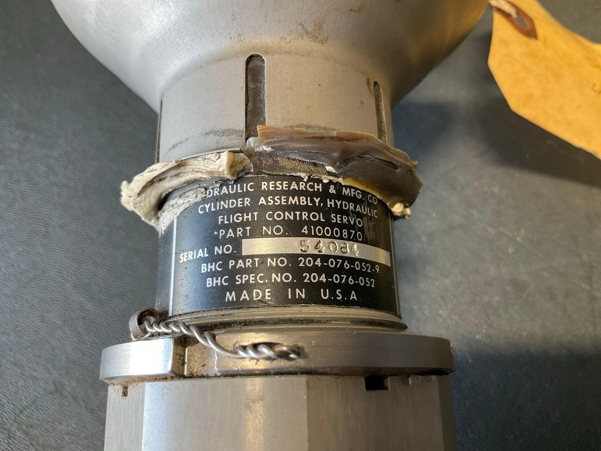 UH-1 HYDRAULIC SERVO'S 204-076-052-9 WITH UNIBALL 205-076-099-007
