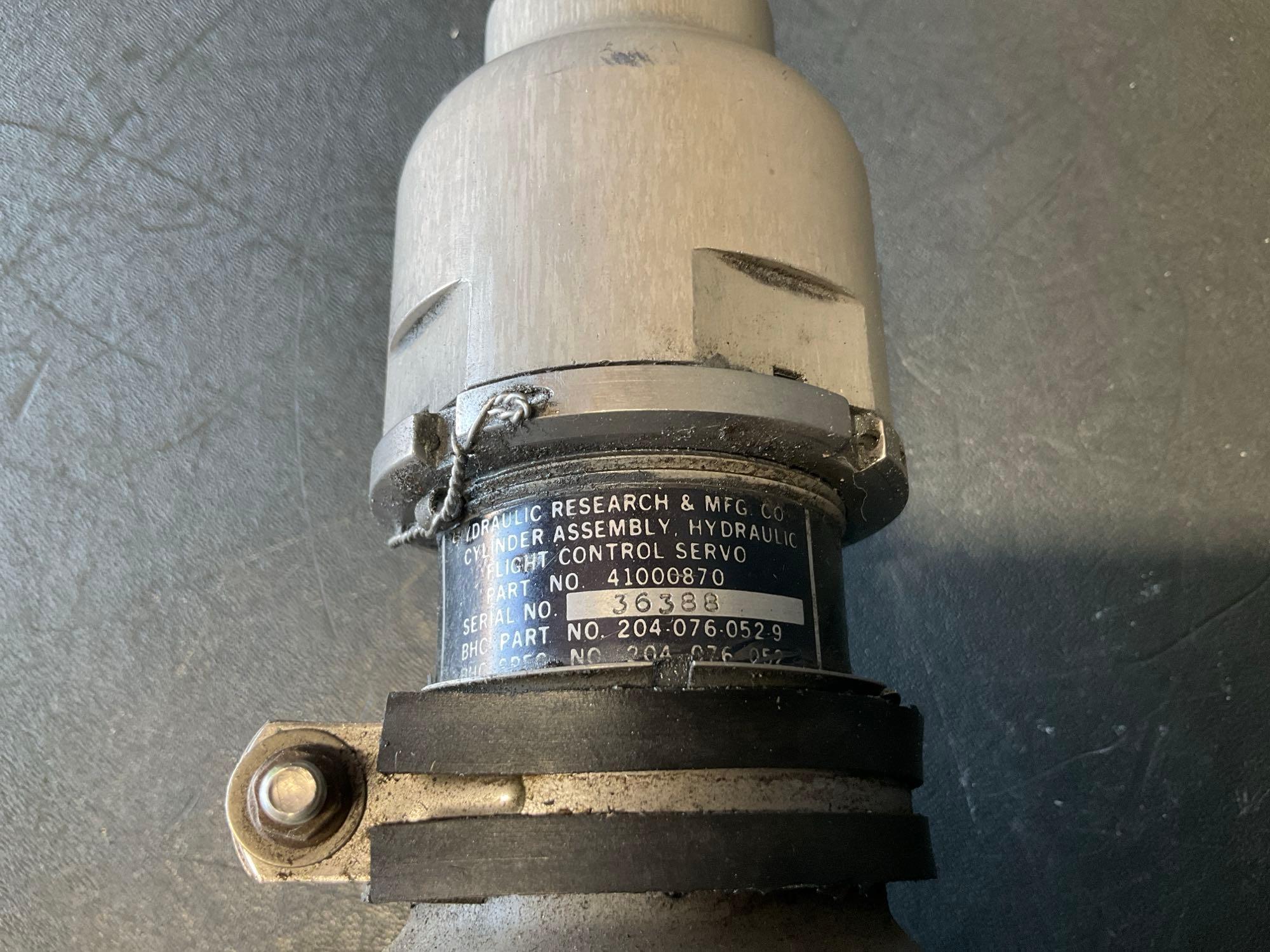 UH-1 HYDRAULIC SERVO'S 204-076-052-9 WITH UNIBALL 205-076-099-007