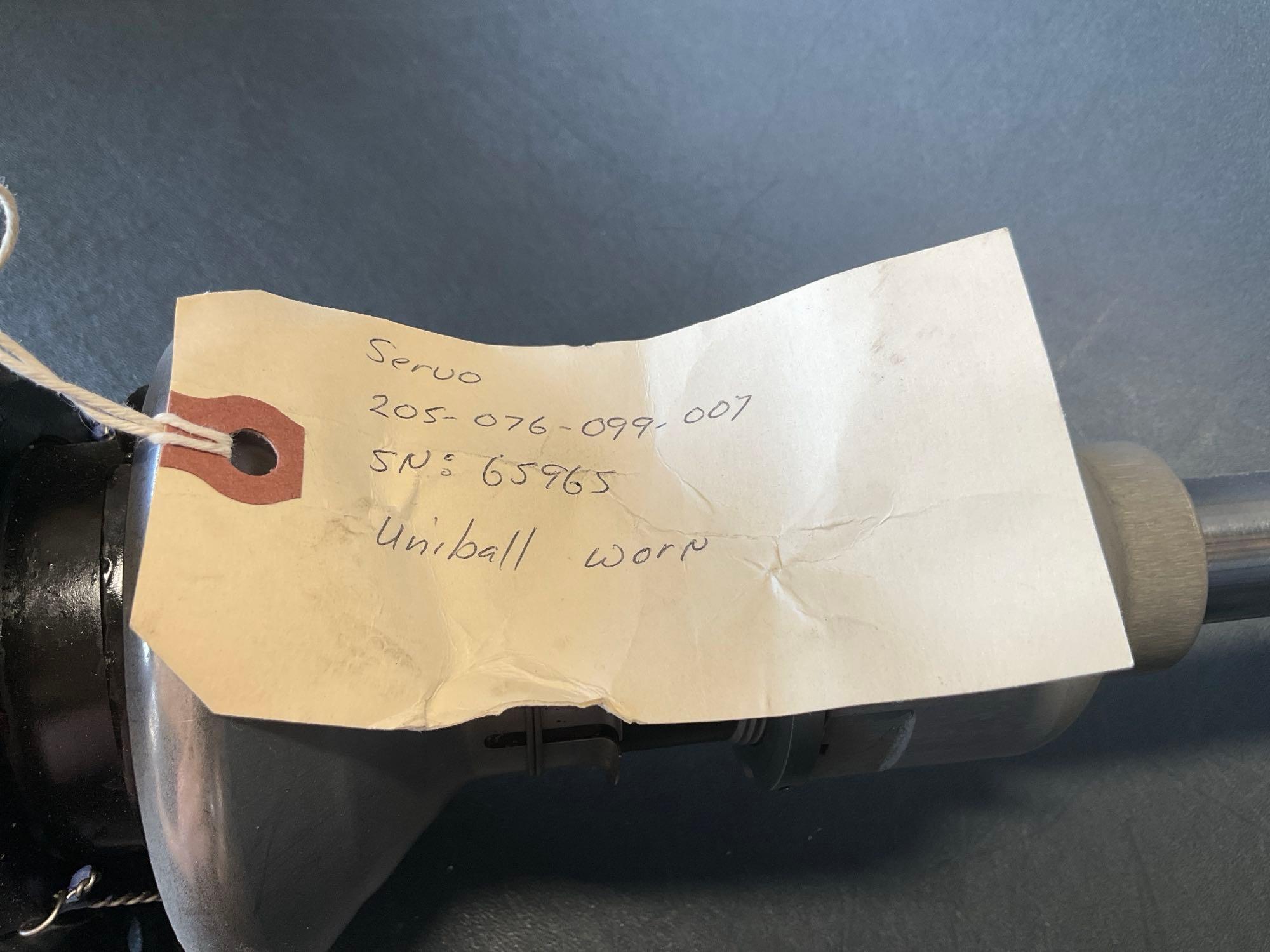 UH-1 HYDRAULIC SERVO'S 204-076-052-9 WITH UNIBALL 205-076-099-007