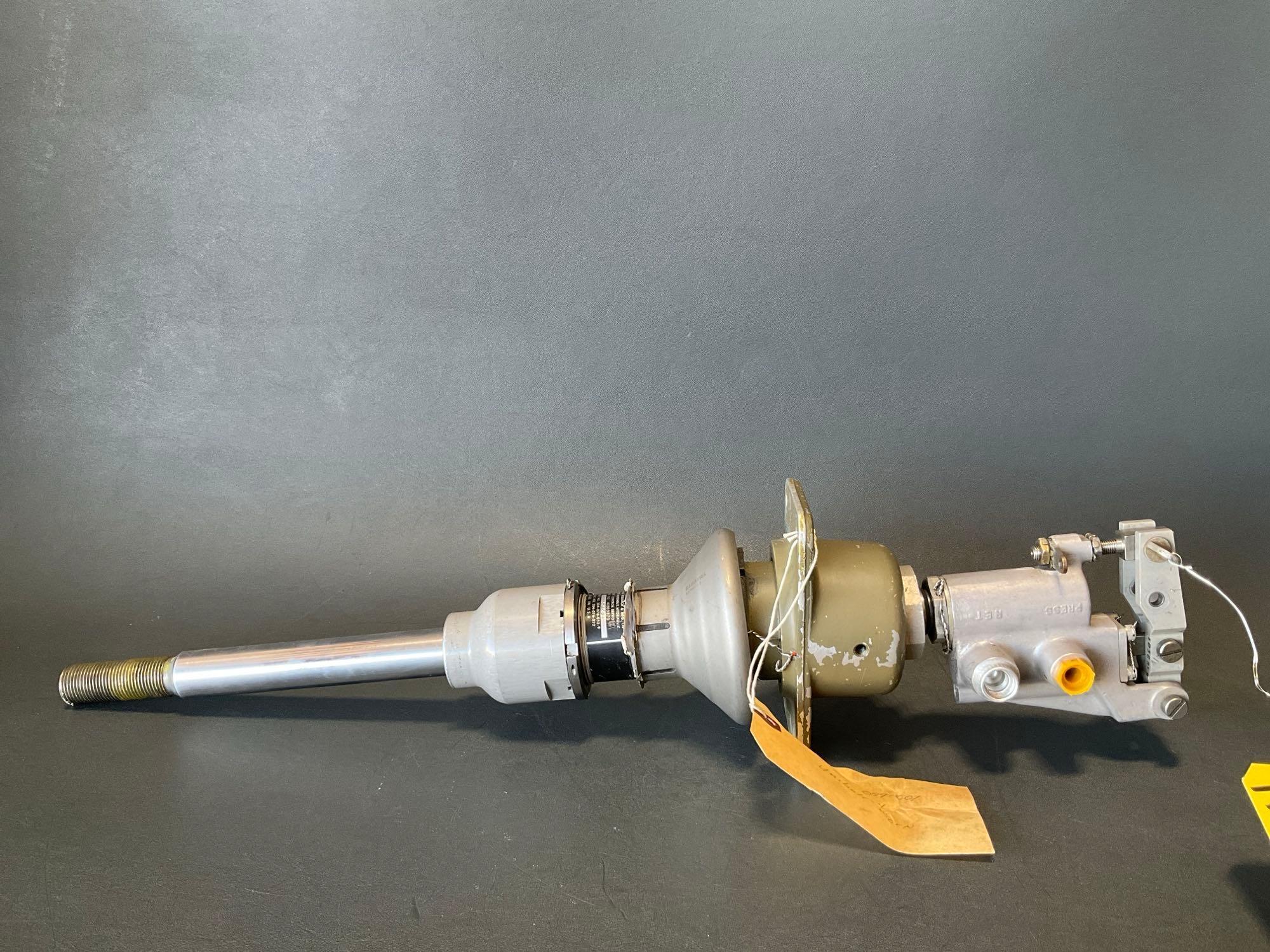 UH-1 HYDRAULIC SERVO'S 204-076-052-9 WITH UNIBALL 205-076-099-007