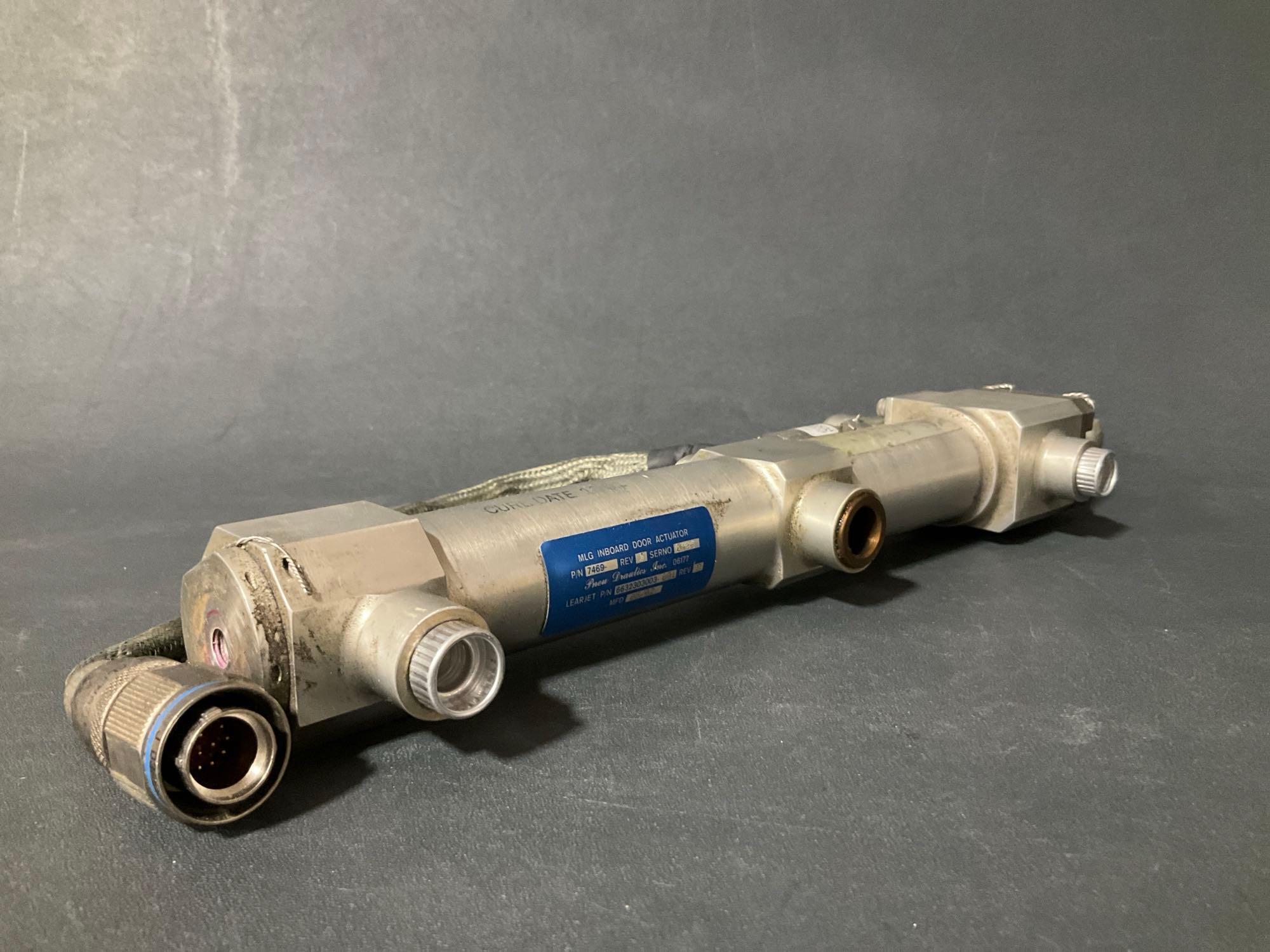 LEARJET MLG DOOR ACTUATOR 6632303003-001 & NLG ACTUATOR 2317100-5 (BOTH NEED REPAIR)