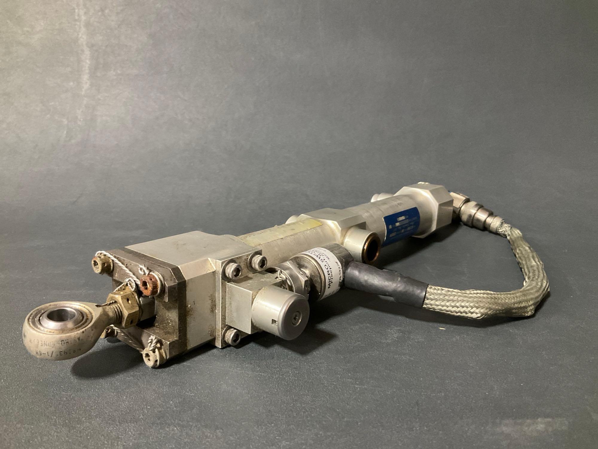 LEARJET MLG DOOR ACTUATOR 6632303003-001 & NLG ACTUATOR 2317100-5 (BOTH NEED REPAIR)