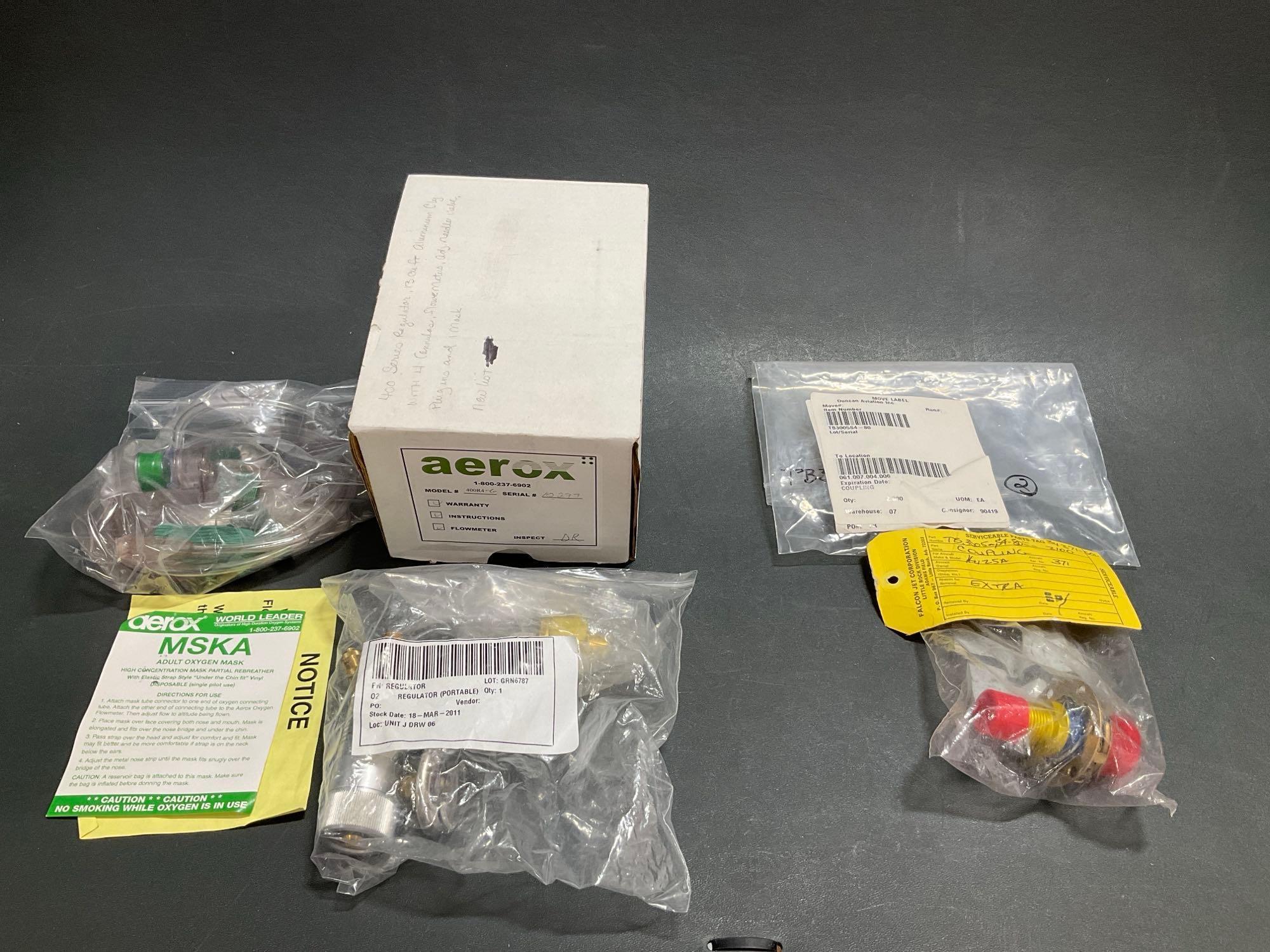 (LOT) AEROQUIP SERVICE PORT TB3005S4-80, PORTABLE OXYGEN REGULATOR & MASK