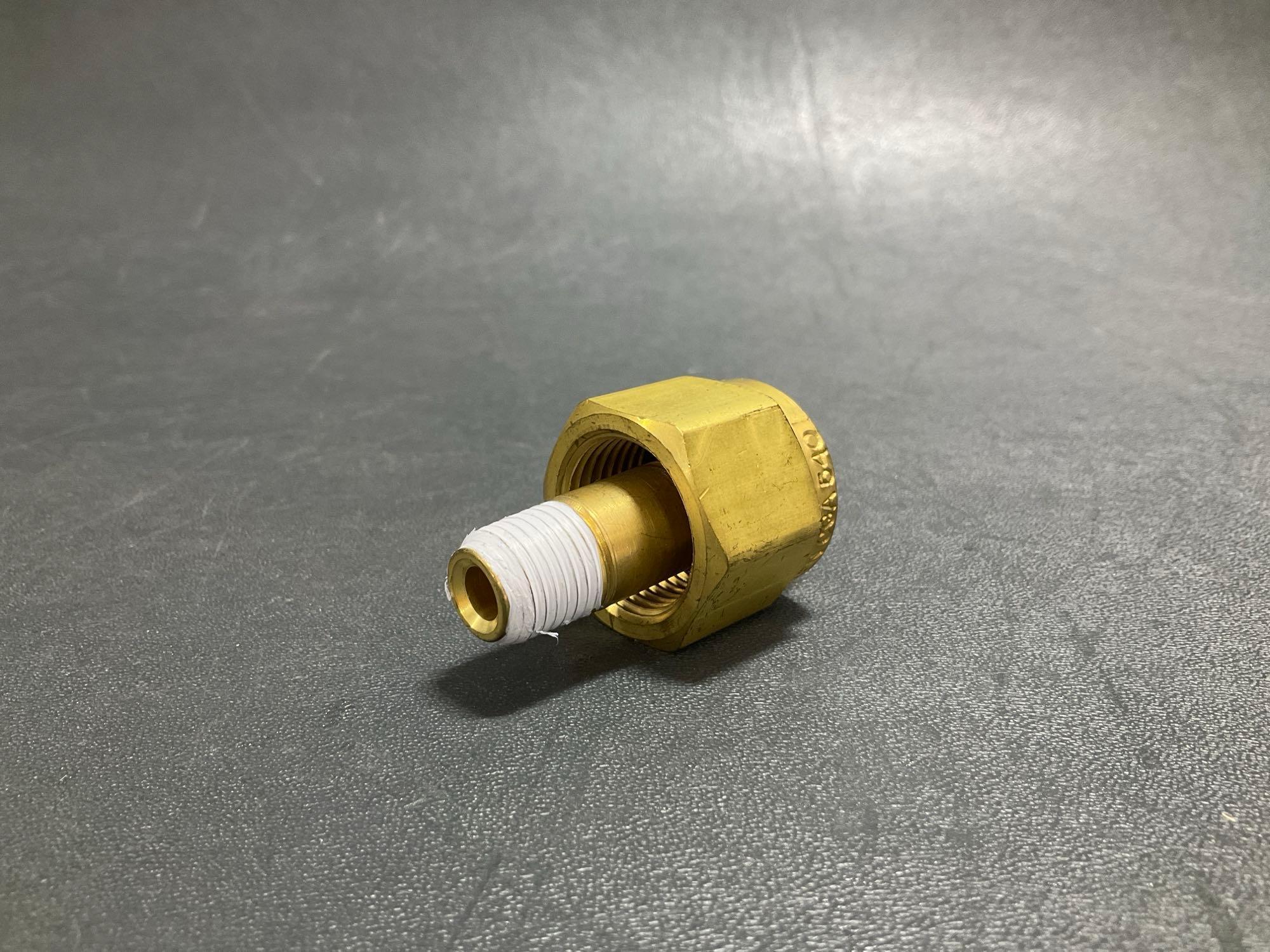 (LOT) AEROQUIP SERVICE PORT TB3005S4-80, PORTABLE OXYGEN REGULATOR & MASK