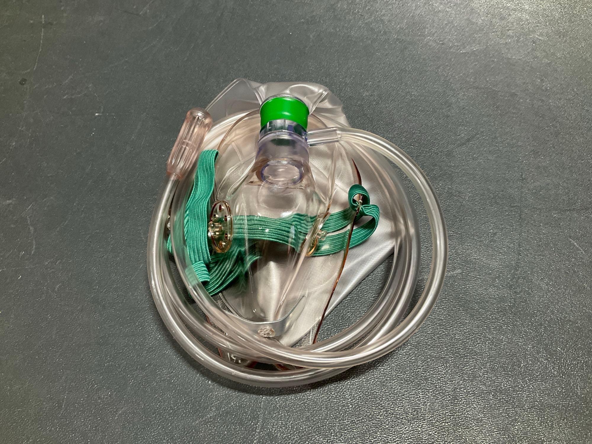 (LOT) AEROQUIP SERVICE PORT TB3005S4-80, PORTABLE OXYGEN REGULATOR & MASK