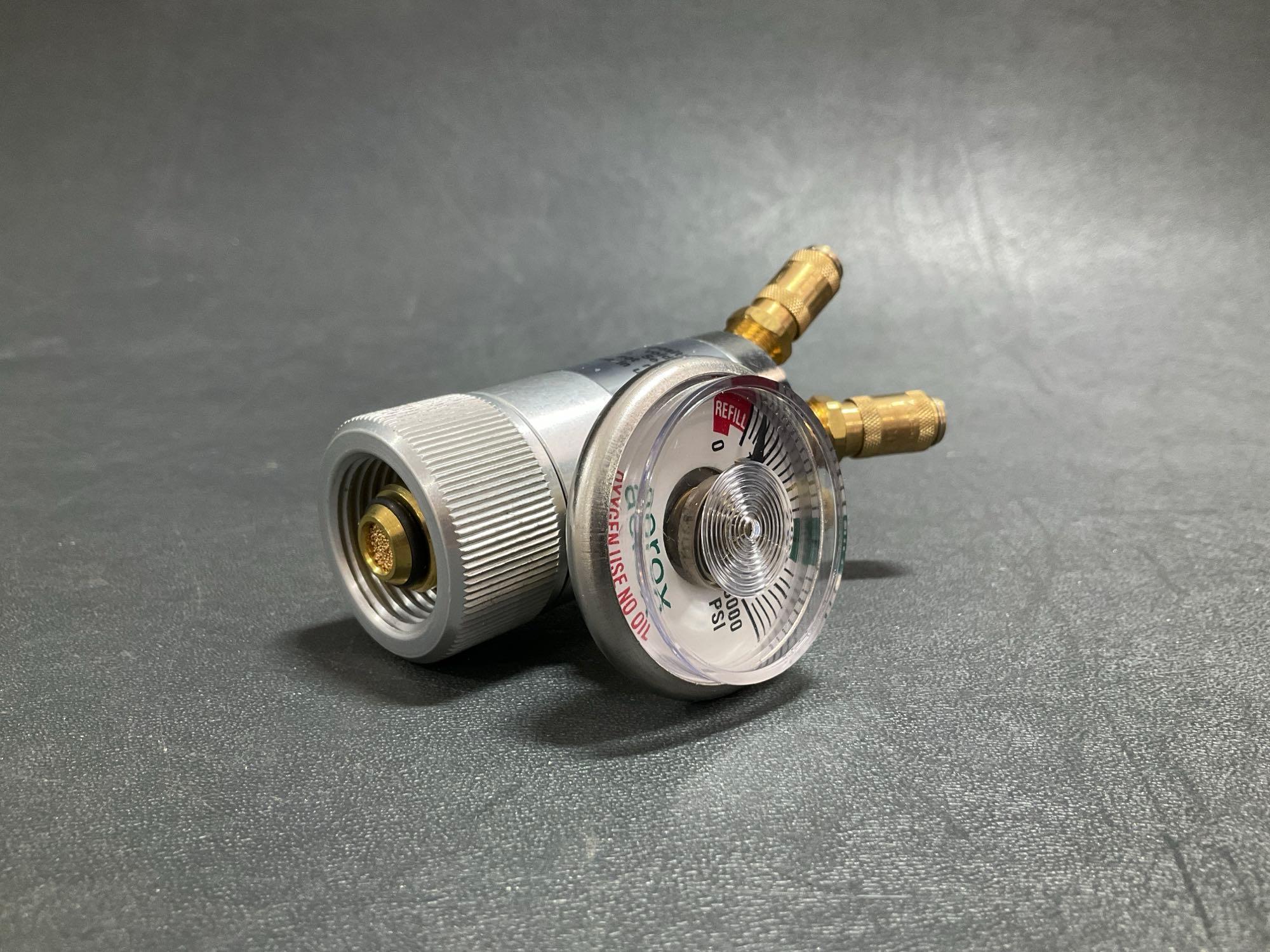 (LOT) AEROQUIP SERVICE PORT TB3005S4-80, PORTABLE OXYGEN REGULATOR & MASK