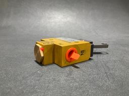 (LOT) KING AIR VALVE 101-384032-9 & OXYGEN ADAPTER WE103