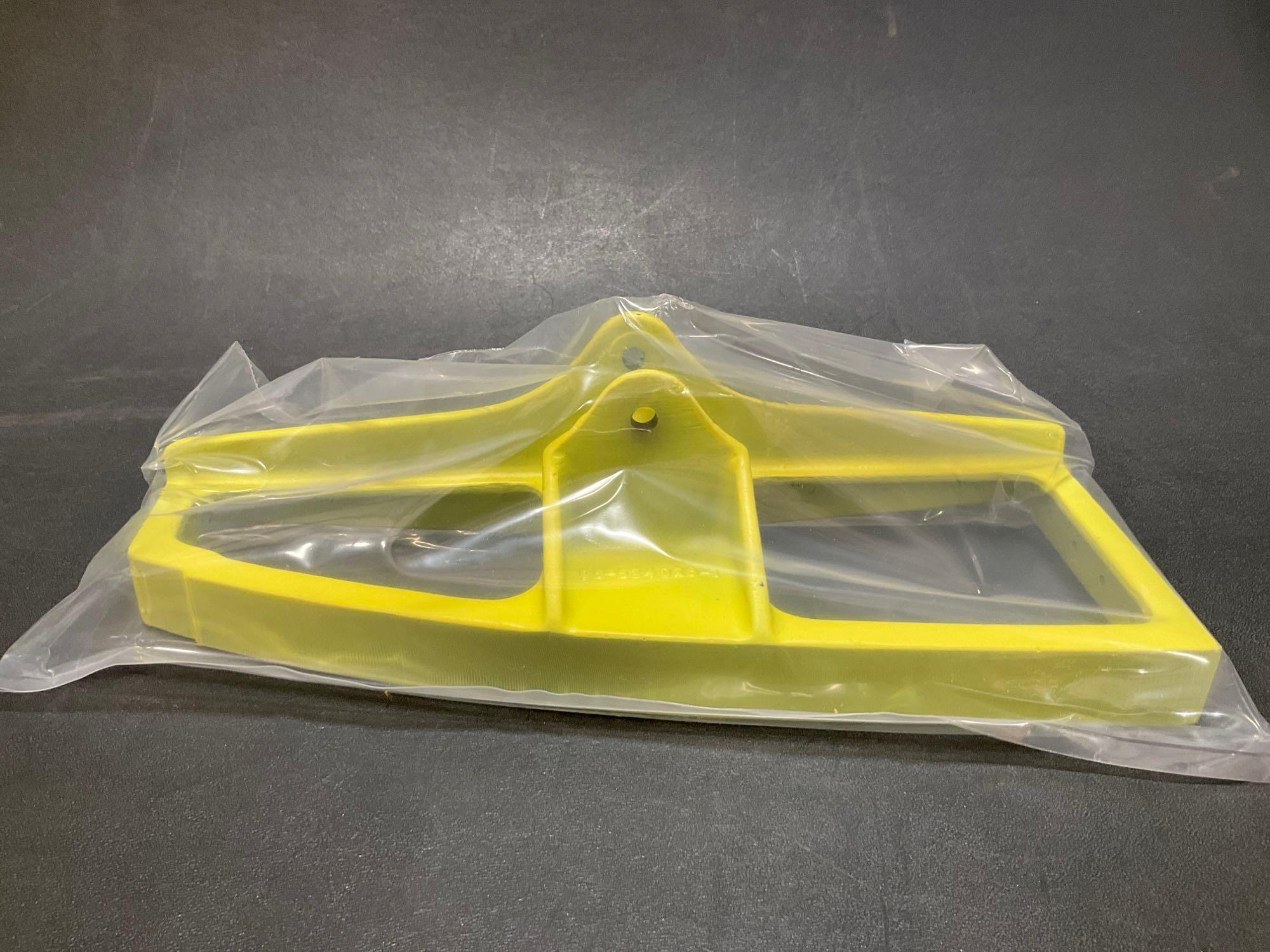 (LOT) BEECH 18 & BARON OPEN BOX KITS 18-910042-1, 55-4029-3 & BRACKET 90-530079-1