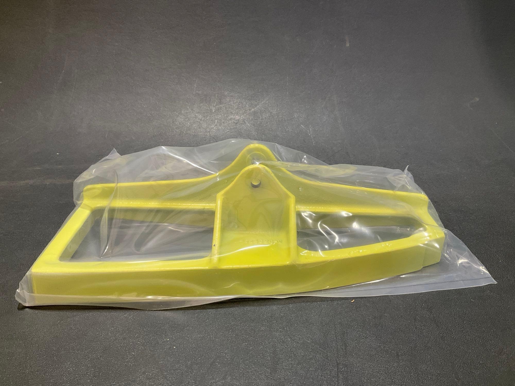 (LOT) BEECH 18 & BARON OPEN BOX KITS 18-910042-1, 55-4029-3 & BRACKET 90-530079-1